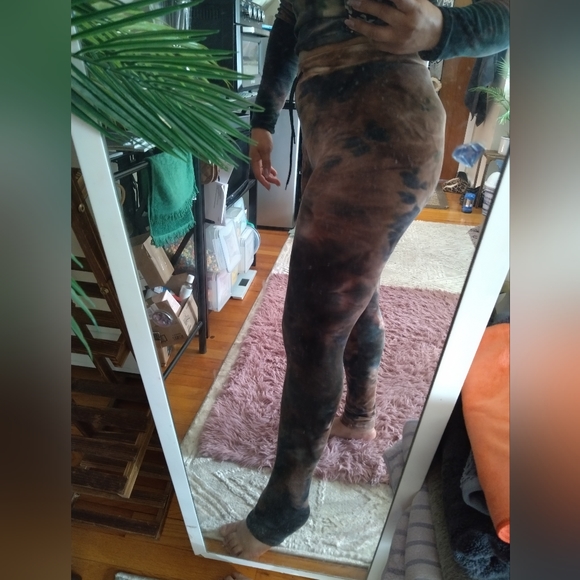 Two piece velvet velour high rise leggings and hoodie set size small - Picture 3 of 7